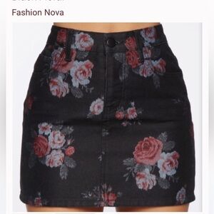 Fashion Nova Women's Black/Floral Denim skirt size S